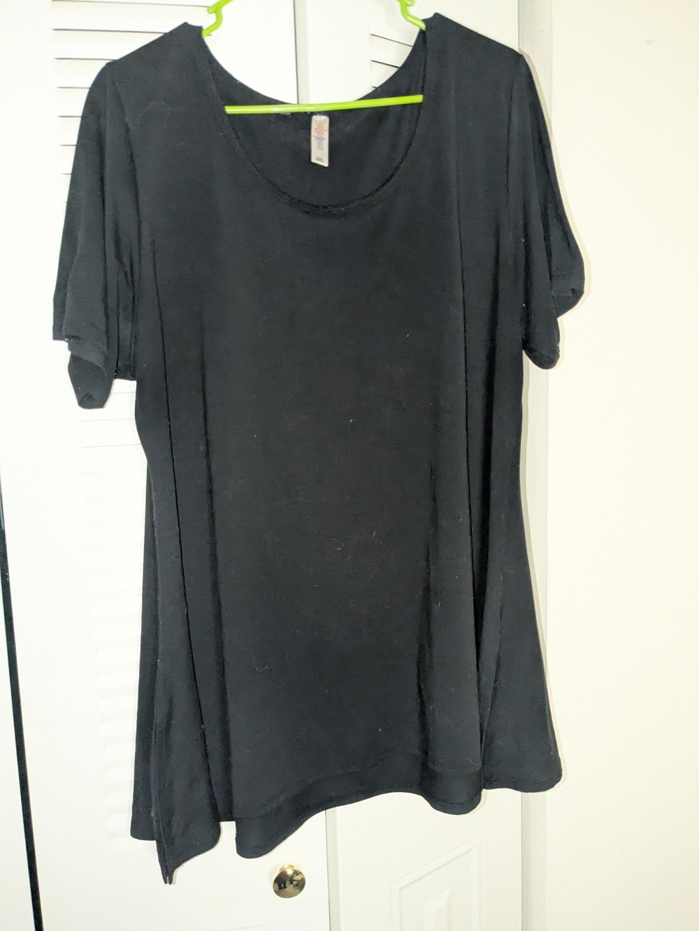 LuLaRoe Black Perfect T
